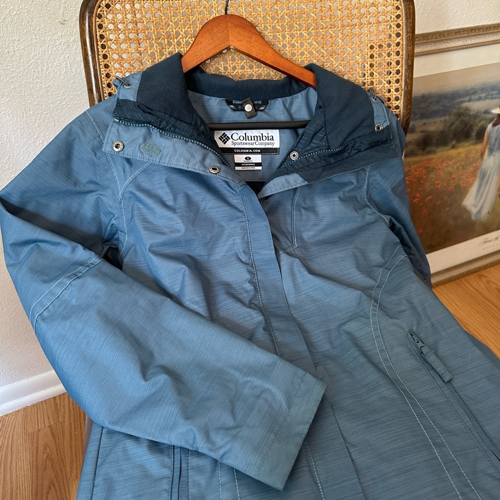 Columbia rain jacket 💙